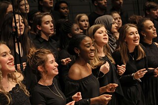 The Young ClassX singen in der Elbphilharmonie