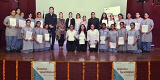 Diplomverleihung an der Carmel Convent Schule New Delhi