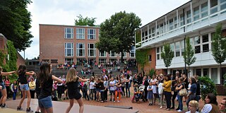 Veranstaltung auf dem Hof des Walther-Rathenau-Gymnasiums und Realschule