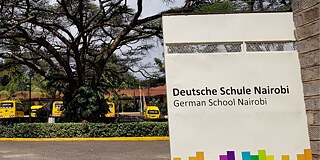 Eingang zum Gebäude der Deutschen Schule Nairobi