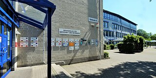 Einganz zum Berufsbildungszentrum Neuss-Weingartstraße