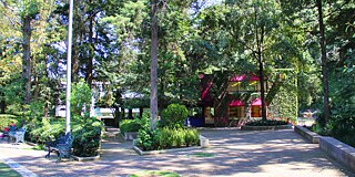 Gebäude im Park der Deutschen Schule Mexiko-Stadt (La Herradura)