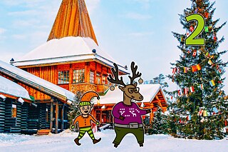 Rentier Matilda und Wichtel Karl spazieren durch ein weihnachtliches Dorf