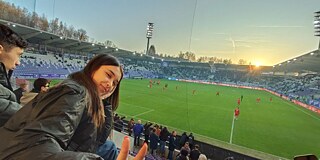 Jugendliche im Fußballstadion