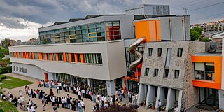 Gebäude der Ayb School