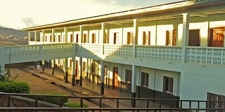 Gebäude des Collège Jean Tabi