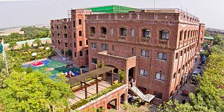 Gebäude der Lahore Grammar School Paragon