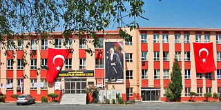 Gebäude des Bahçelievler Anadolu Lisesi