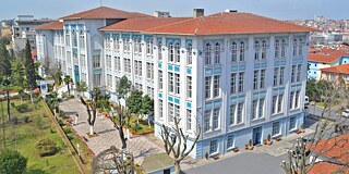 Gebäude des Çapa Fen Lisesi