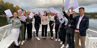 Gruppenfoto der Schüler*innen an der Etelä-Tapiolan lukio 